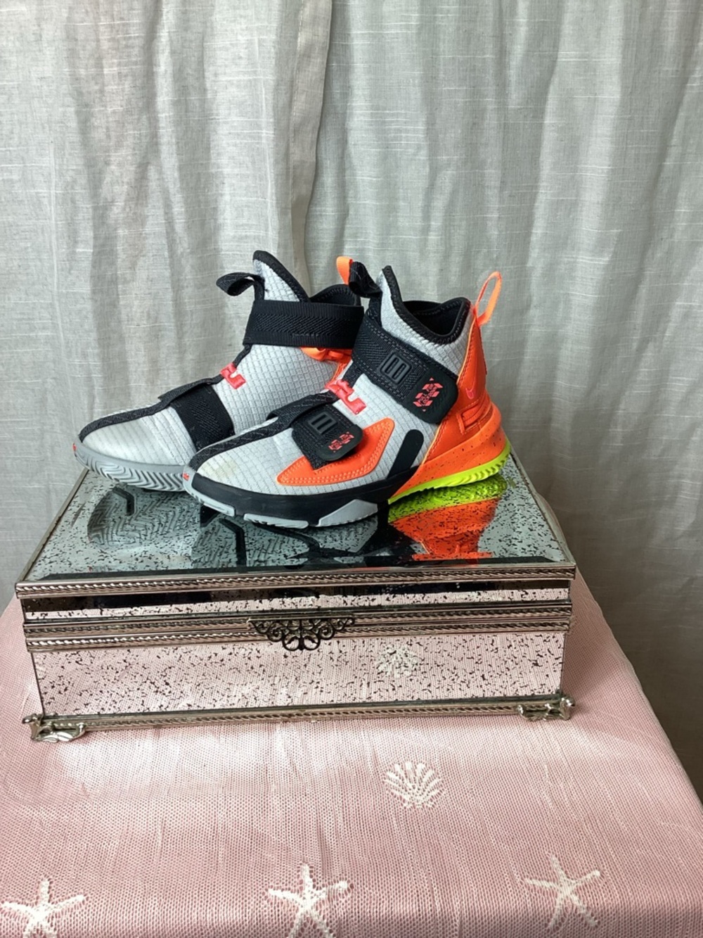 Nike LeBron Soldier 13 FlyEase-Light Smoke Grey- Kids Sneakers; Size: 12.5C